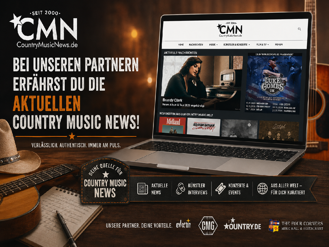 Person liest News auf einem Laptop
